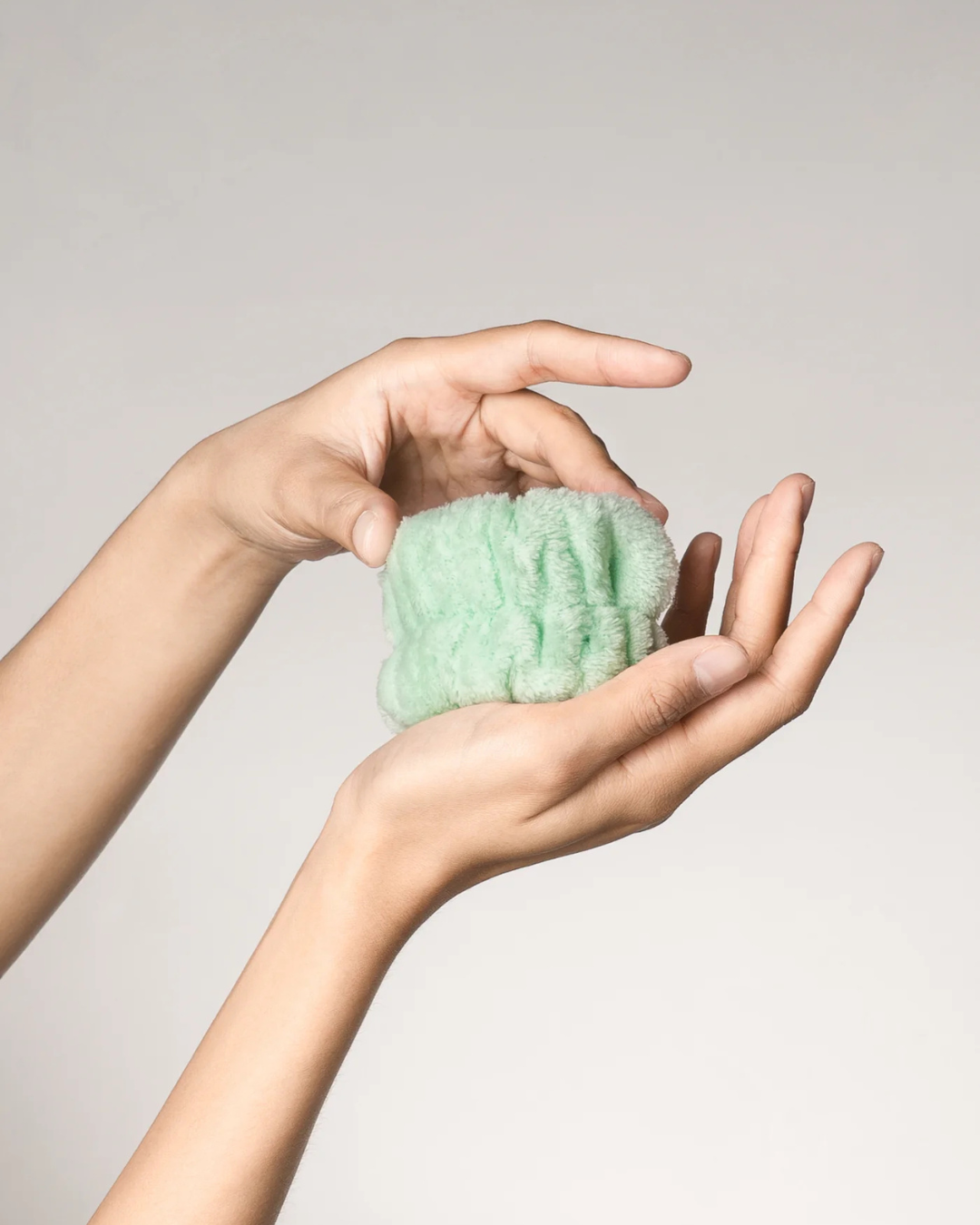 2 Absorbent Wristbands by Aloe Paris – Soft and Reusable