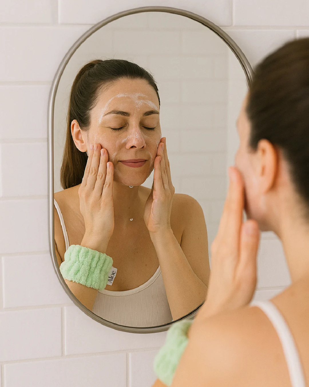 2 Absorbent Wristbands by Aloe Paris – Soft and Reusable